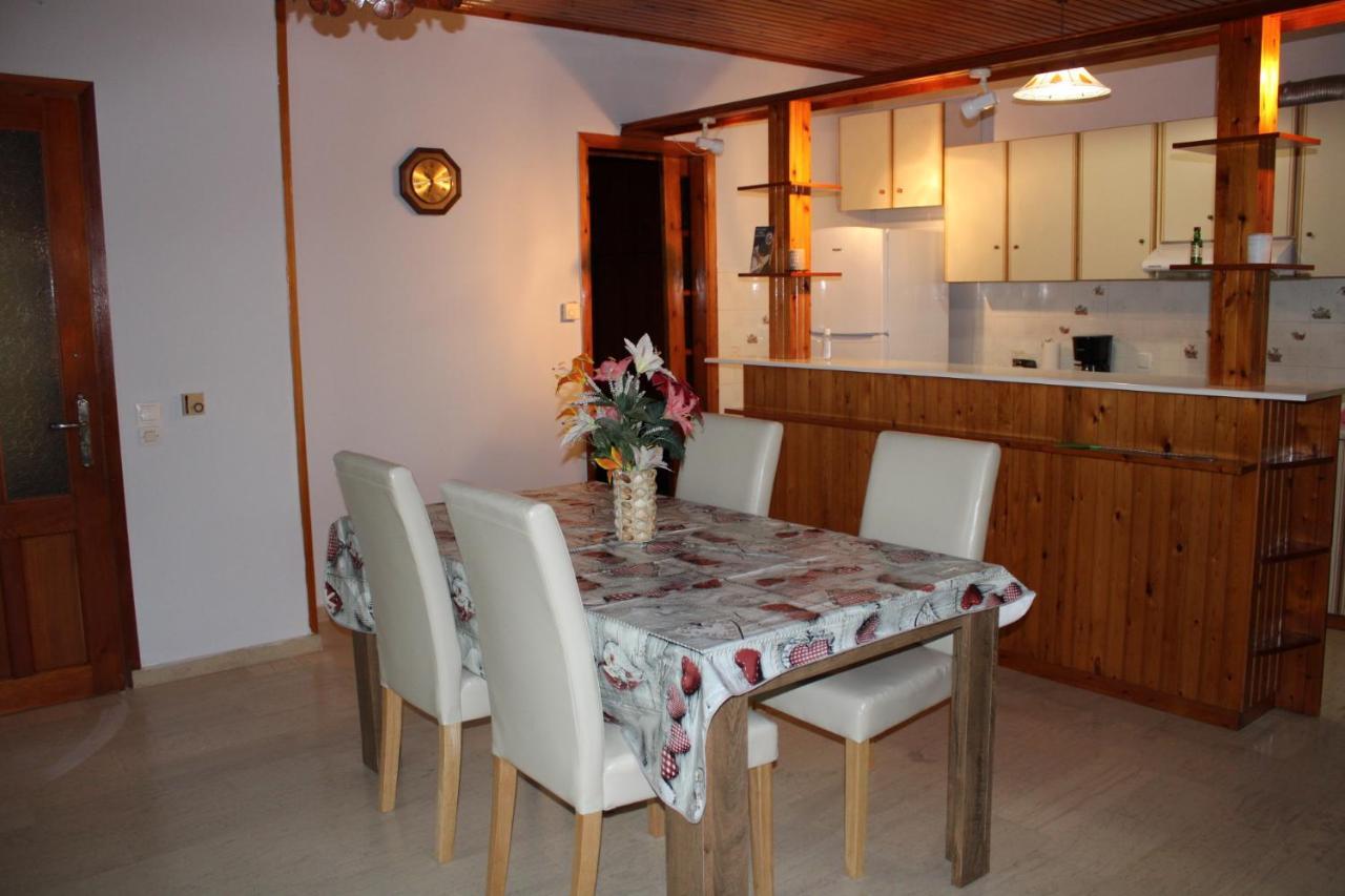 Komninos' Traditional House Artemida  Buitenkant foto